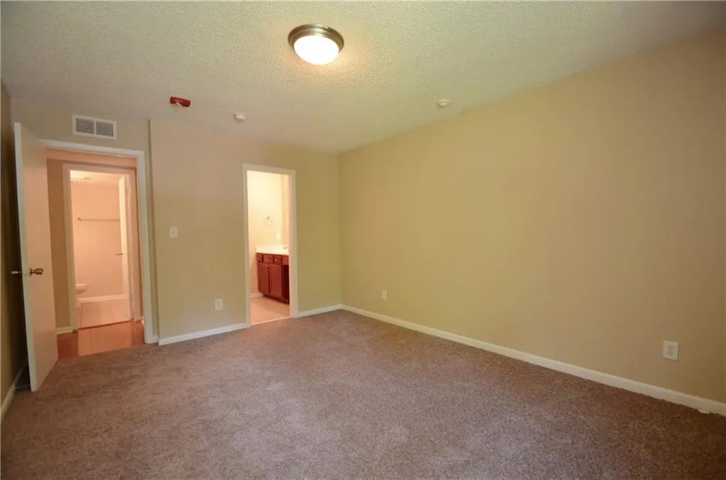 5095 Roswell Road Unit 304, Atlanta, Georgia 30342, 2 Bedrooms Bedrooms, ,2 BathroomsBathrooms,Residential,Sold,5095 Roswell Road Unit 304,6009021