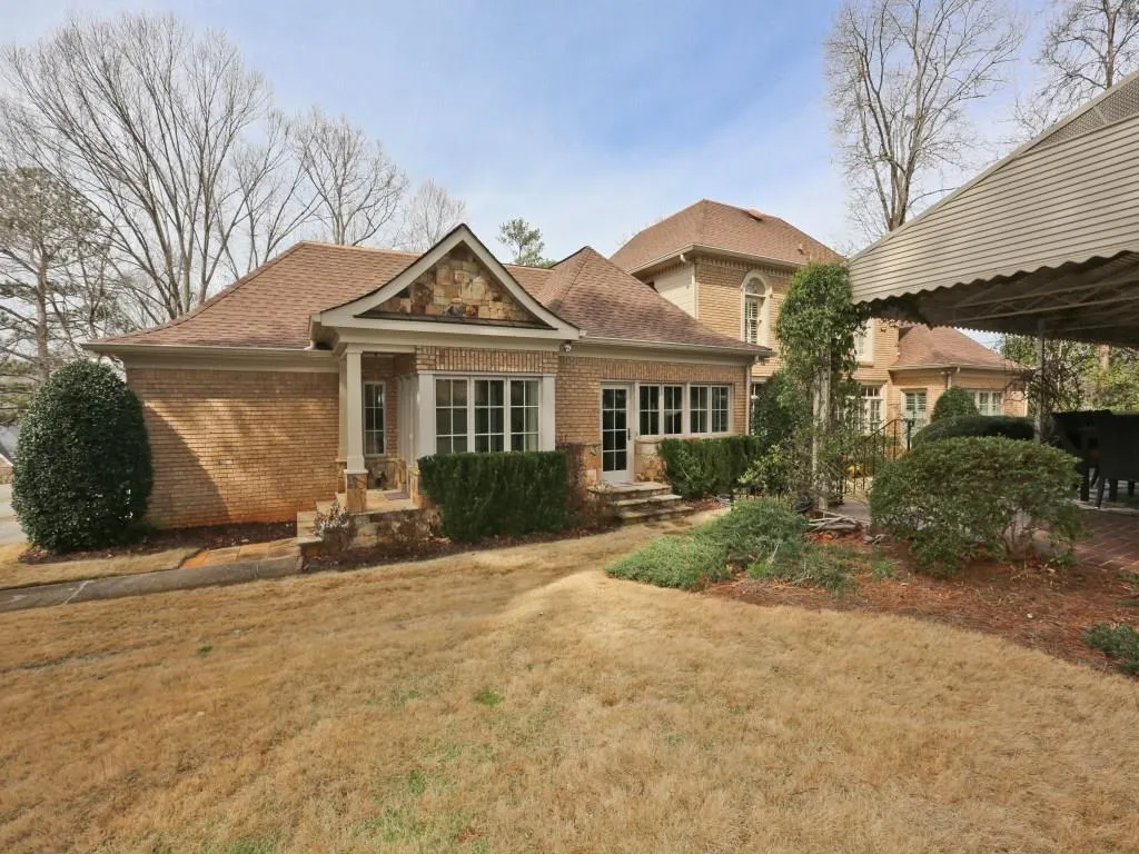 9190 Huntcliff Trace, Sandy Springs, Georgia 30350, 4 Bedrooms Bedrooms, ,3 BathroomsBathrooms,Residential,Sold,9190 Huntcliff Trace,5810722