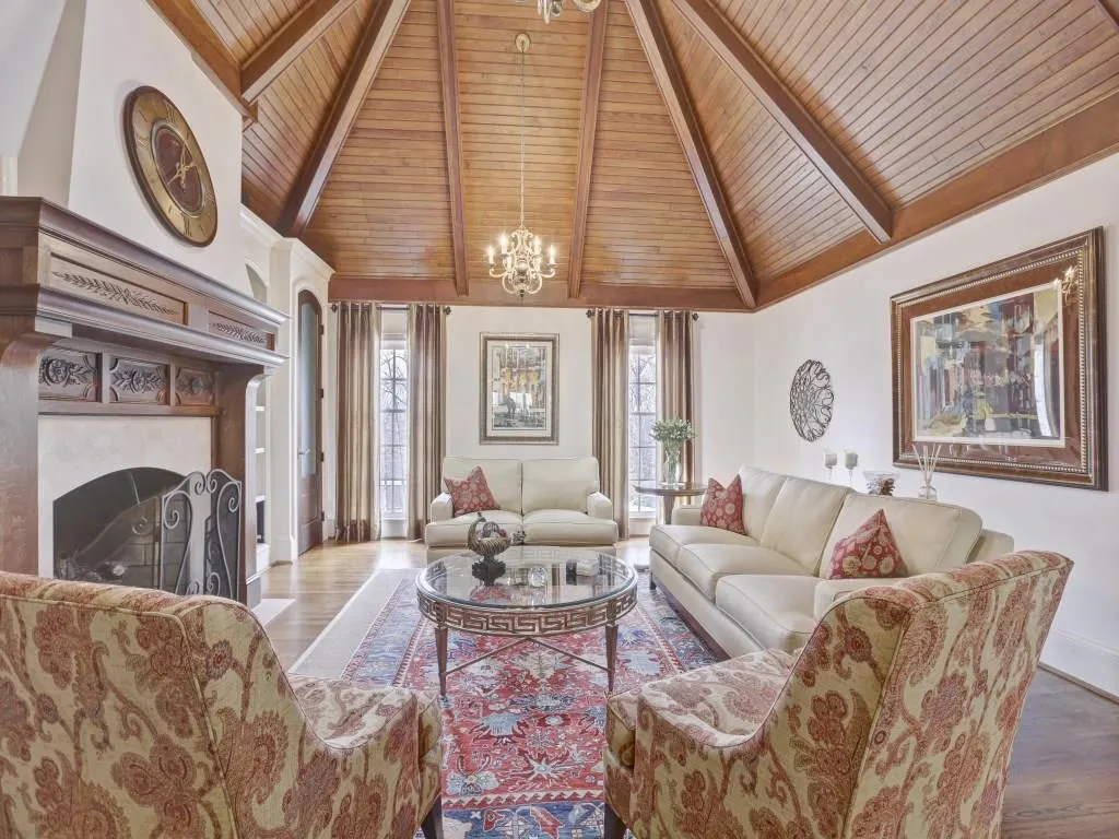 9190 Huntcliff Trace, Sandy Springs, Georgia 30350, 4 Bedrooms Bedrooms, ,3 BathroomsBathrooms,Residential,Sold,9190 Huntcliff Trace,5810722