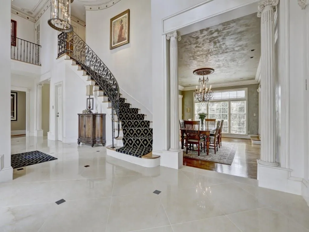 9190 Huntcliff Trace, Sandy Springs, Georgia 30350, 4 Bedrooms Bedrooms, ,3 BathroomsBathrooms,Residential,Sold,9190 Huntcliff Trace,5810722