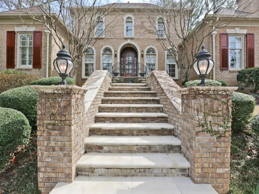 9190 Huntcliff Trace, Sandy Springs, Georgia 30350, 4 Bedrooms Bedrooms, ,3 BathroomsBathrooms,Residential,Sold,9190 Huntcliff Trace,5810722