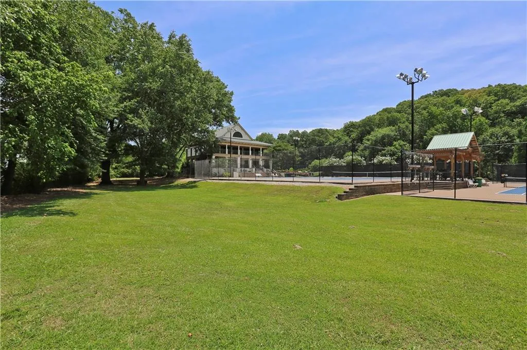 9190 Huntcliff Trace, Sandy Springs, Georgia 30350, 4 Bedrooms Bedrooms, ,3 BathroomsBathrooms,Residential,Sold,9190 Huntcliff Trace,5810722