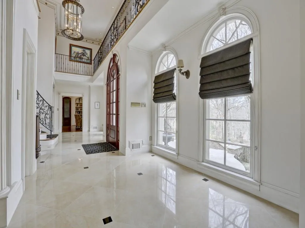 9190 Huntcliff Trace, Sandy Springs, Georgia 30350, 4 Bedrooms Bedrooms, ,3 BathroomsBathrooms,Residential,Sold,9190 Huntcliff Trace,5810722