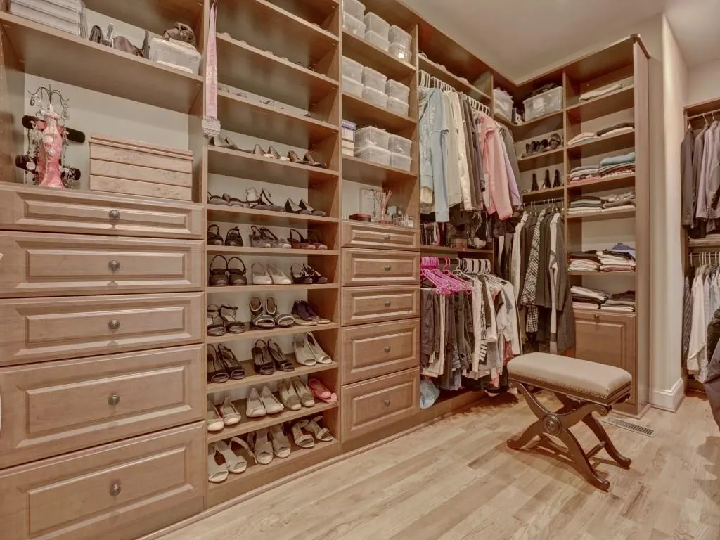 9190 Huntcliff Trace, Sandy Springs, Georgia 30350, 4 Bedrooms Bedrooms, ,3 BathroomsBathrooms,Residential,Sold,9190 Huntcliff Trace,5810722