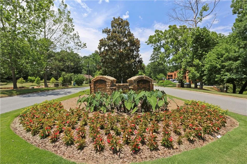 9190 Huntcliff Trace, Sandy Springs, Georgia 30350, 4 Bedrooms Bedrooms, ,3 BathroomsBathrooms,Residential,Sold,9190 Huntcliff Trace,5810722