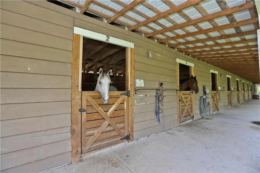 9190 Huntcliff Trace, Sandy Springs, Georgia 30350, 4 Bedrooms Bedrooms, ,3 BathroomsBathrooms,Residential,Sold,9190 Huntcliff Trace,5810722