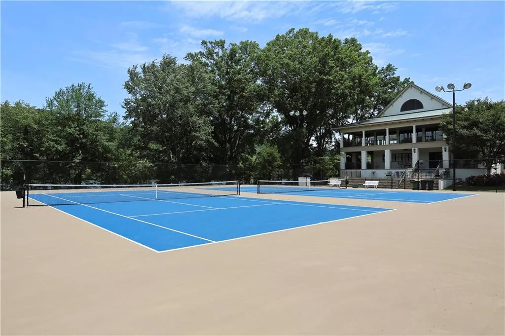 9190 Huntcliff Trace, Sandy Springs, Georgia 30350, 4 Bedrooms Bedrooms, ,3 BathroomsBathrooms,Residential,Sold,9190 Huntcliff Trace,5810722