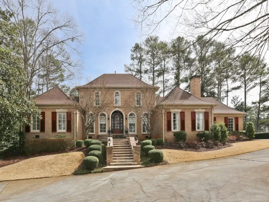 9190 Huntcliff Trace, Sandy Springs, Georgia 30350, 4 Bedrooms Bedrooms, ,3 BathroomsBathrooms,Residential,Sold,9190 Huntcliff Trace,5810722