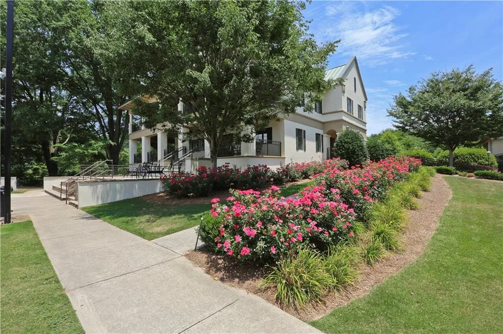 9190 Huntcliff Trace, Sandy Springs, Georgia 30350, 4 Bedrooms Bedrooms, ,3 BathroomsBathrooms,Residential,Sold,9190 Huntcliff Trace,5810722