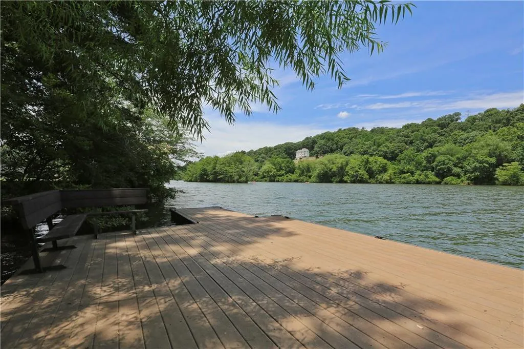 9190 Huntcliff Trace, Sandy Springs, Georgia 30350, 4 Bedrooms Bedrooms, ,3 BathroomsBathrooms,Residential,Sold,9190 Huntcliff Trace,5810722