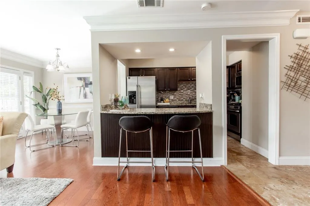 6980 Roswell Road Unit B7, Sandy Springs, Georgia 30328, 2 Bedrooms Bedrooms, ,2 BathroomsBathrooms,Residential,Sold,6980 Roswell Road Unit B7,6905812