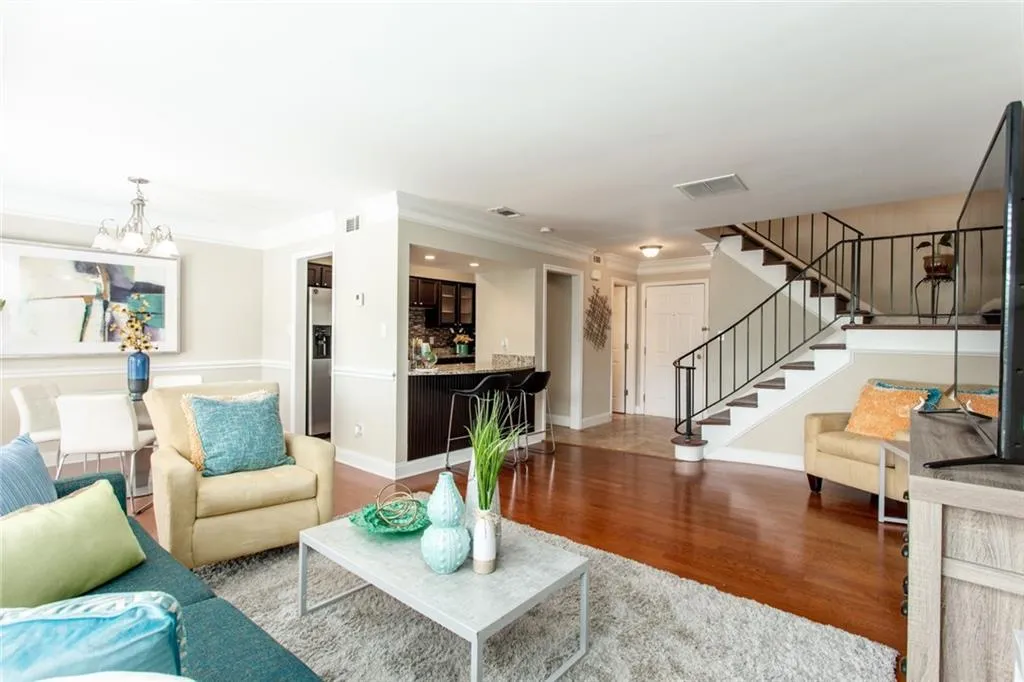 6980 Roswell Road Unit B7, Sandy Springs, Georgia 30328, 2 Bedrooms Bedrooms, ,2 BathroomsBathrooms,Residential,Sold,6980 Roswell Road Unit B7,6905812