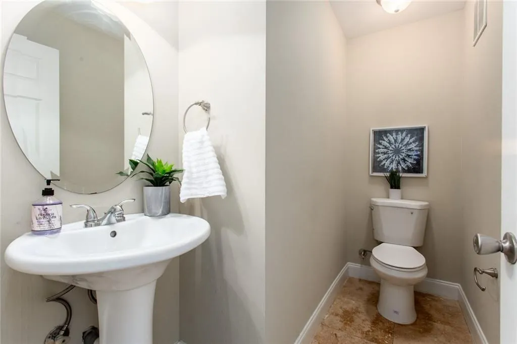 6980 Roswell Road Unit B7, Sandy Springs, Georgia 30328, 2 Bedrooms Bedrooms, ,2 BathroomsBathrooms,Residential,Sold,6980 Roswell Road Unit B7,6905812