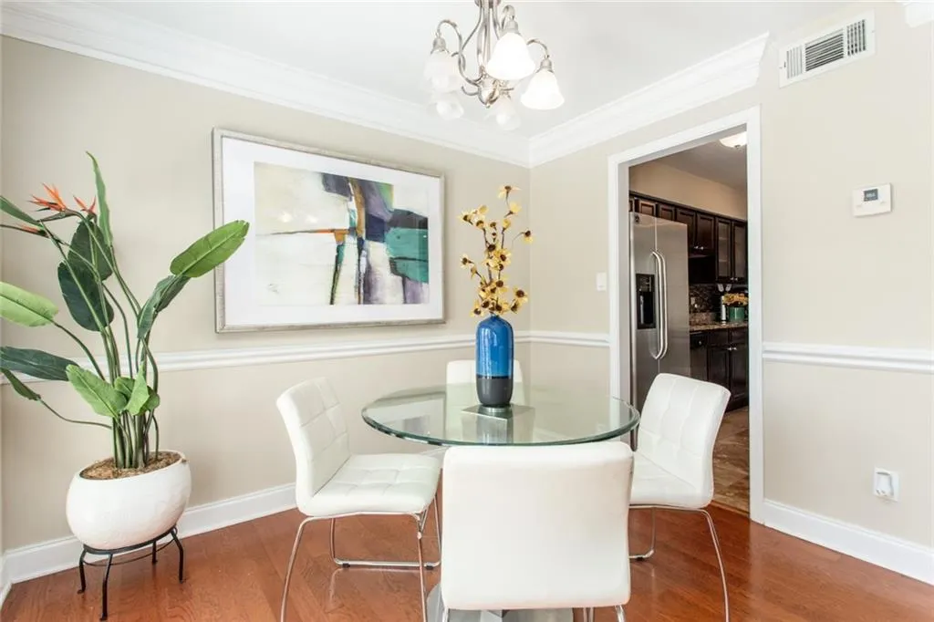 6980 Roswell Road Unit B7, Sandy Springs, Georgia 30328, 2 Bedrooms Bedrooms, ,2 BathroomsBathrooms,Residential,Sold,6980 Roswell Road Unit B7,6905812