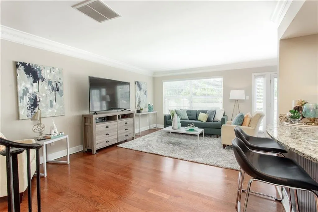 6980 Roswell Road Unit B7, Sandy Springs, Georgia 30328, 2 Bedrooms Bedrooms, ,2 BathroomsBathrooms,Residential,Sold,6980 Roswell Road Unit B7,6905812