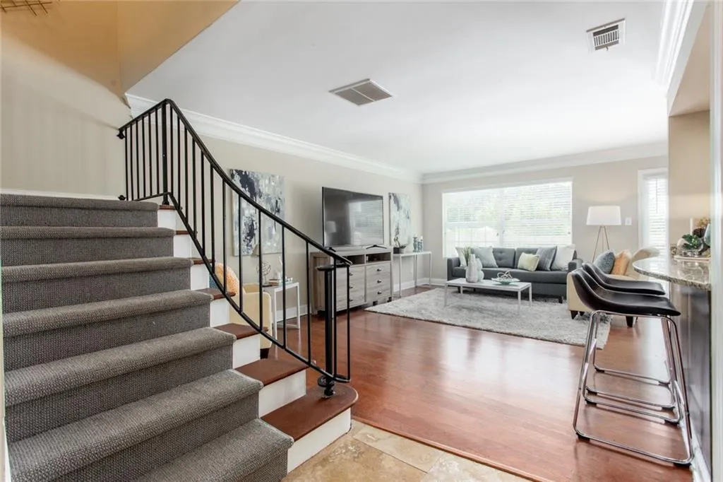 6980 Roswell Road Unit B7, Sandy Springs, Georgia 30328, 2 Bedrooms Bedrooms, ,2 BathroomsBathrooms,Residential,Sold,6980 Roswell Road Unit B7,6905812