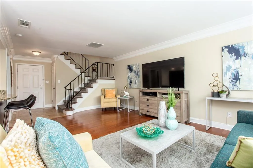 6980 Roswell Road Unit B7, Sandy Springs, Georgia 30328, 2 Bedrooms Bedrooms, ,2 BathroomsBathrooms,Residential,Sold,6980 Roswell Road Unit B7,6905812