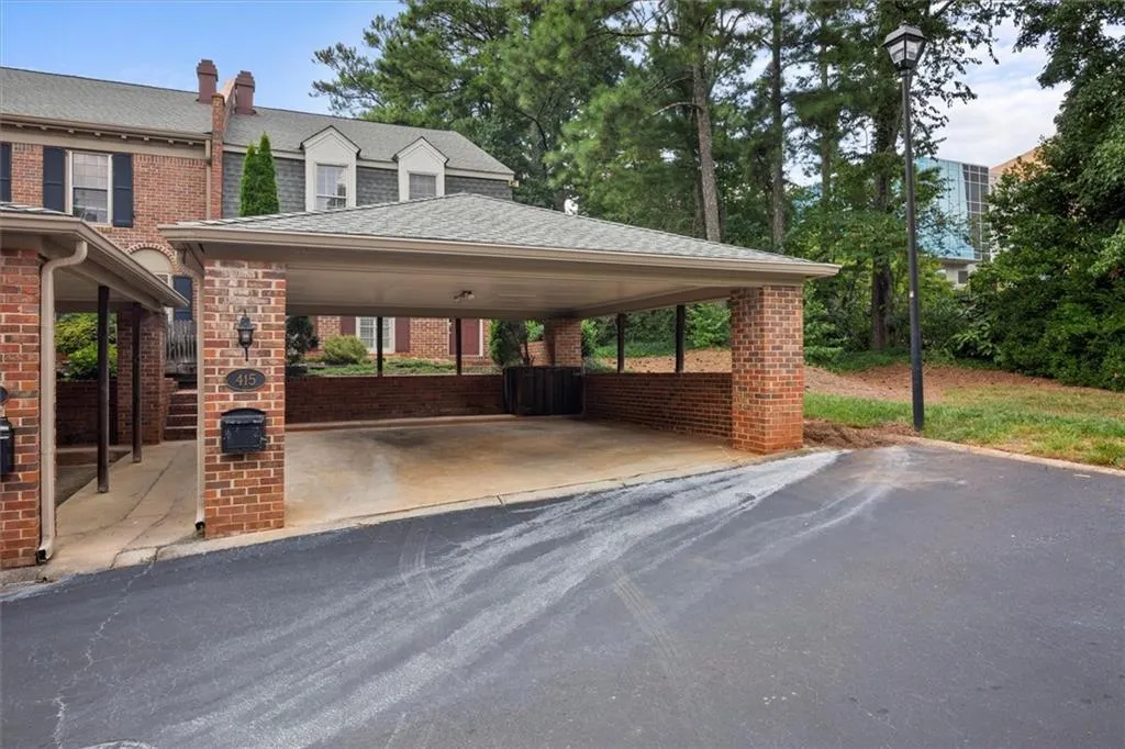 415 The North Chace Unit 415, Sandy Springs, Georgia 30328, 3 Bedrooms Bedrooms, ,2 BathroomsBathrooms,Residential,Sold,415 The North Chace Unit 415,6925234