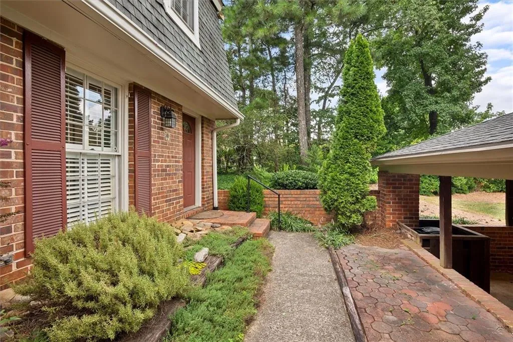 415 The North Chace Unit 415, Sandy Springs, Georgia 30328, 3 Bedrooms Bedrooms, ,2 BathroomsBathrooms,Residential,Sold,415 The North Chace Unit 415,6925234