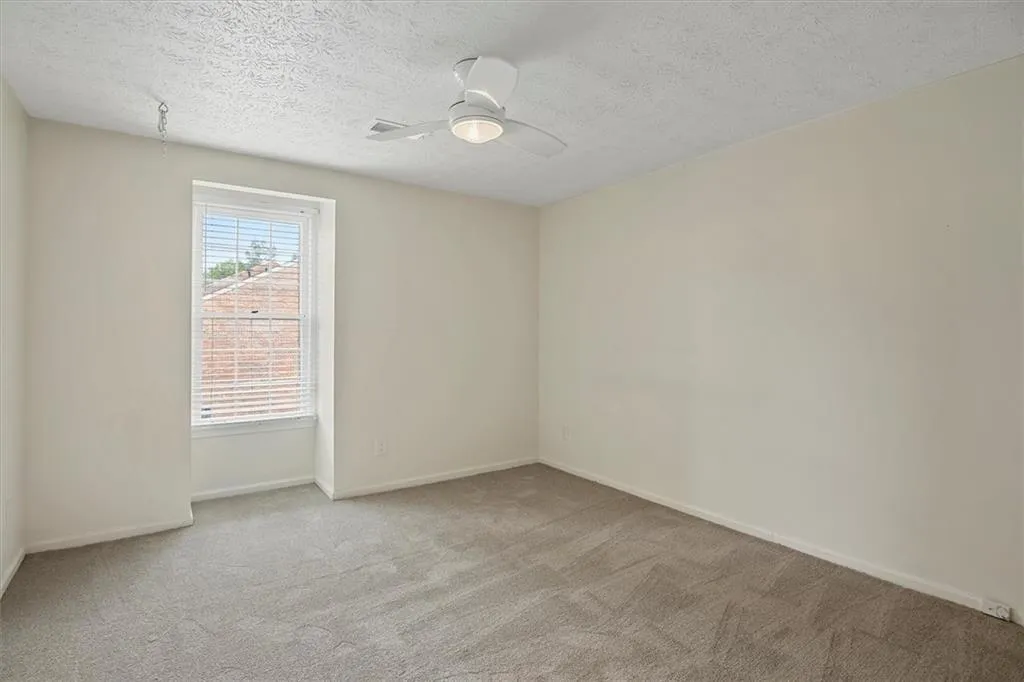 415 The North Chace Unit 415, Sandy Springs, Georgia 30328, 3 Bedrooms Bedrooms, ,2 BathroomsBathrooms,Residential,Sold,415 The North Chace Unit 415,6925234