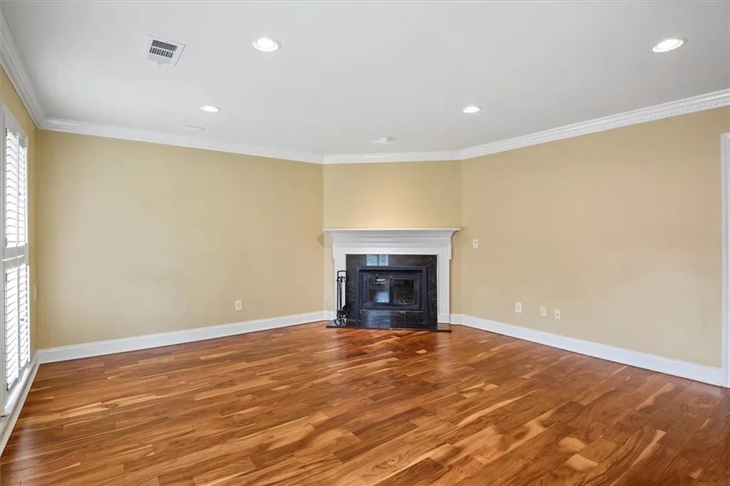 415 The North Chace Unit 415, Sandy Springs, Georgia 30328, 3 Bedrooms Bedrooms, ,2 BathroomsBathrooms,Residential,Sold,415 The North Chace Unit 415,6925234