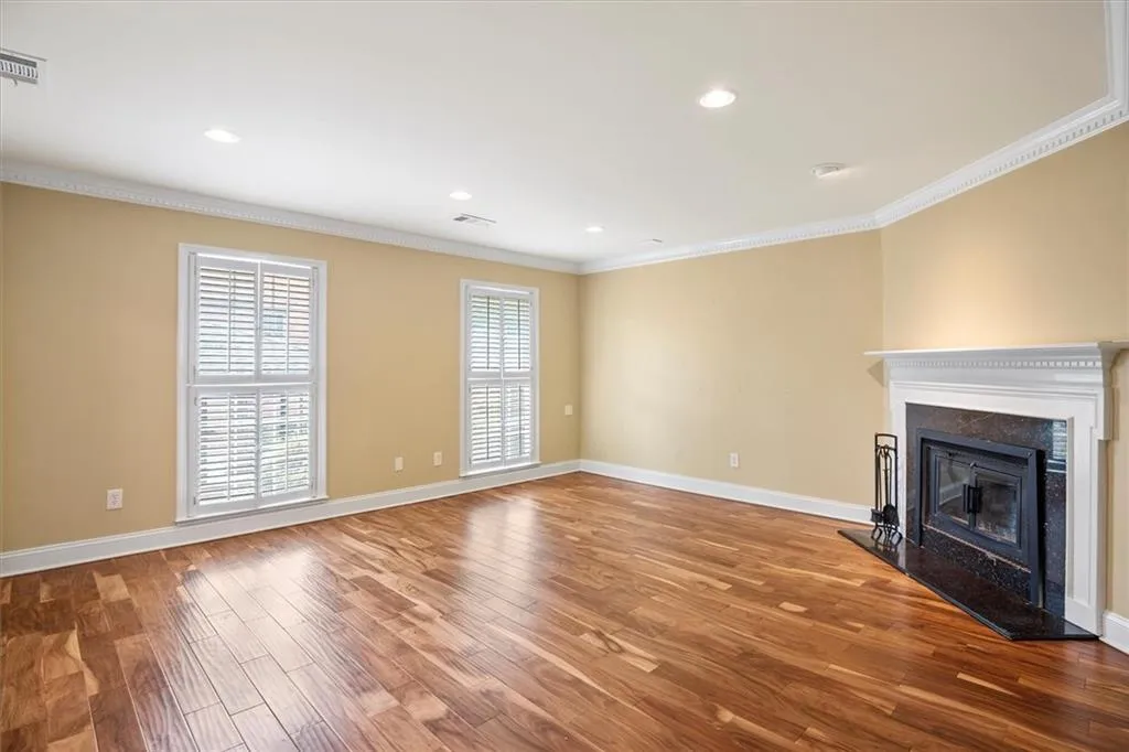 415 The North Chace Unit 415, Sandy Springs, Georgia 30328, 3 Bedrooms Bedrooms, ,2 BathroomsBathrooms,Residential,Sold,415 The North Chace Unit 415,6925234