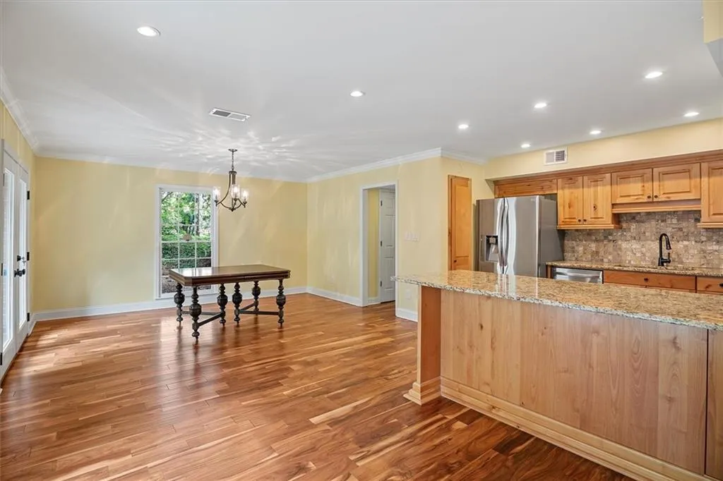 415 The North Chace Unit 415, Sandy Springs, Georgia 30328, 3 Bedrooms Bedrooms, ,2 BathroomsBathrooms,Residential,Sold,415 The North Chace Unit 415,6925234