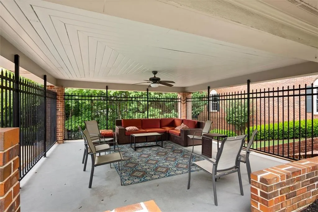 415 The North Chace Unit 415, Sandy Springs, Georgia 30328, 3 Bedrooms Bedrooms, ,2 BathroomsBathrooms,Residential,Sold,415 The North Chace Unit 415,6925234