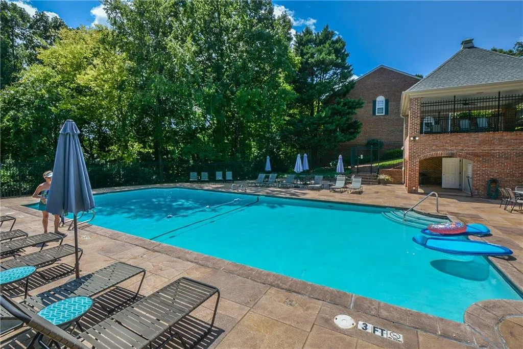 415 The North Chace Unit 415, Sandy Springs, Georgia 30328, 3 Bedrooms Bedrooms, ,2 BathroomsBathrooms,Residential,Sold,415 The North Chace Unit 415,6925234
