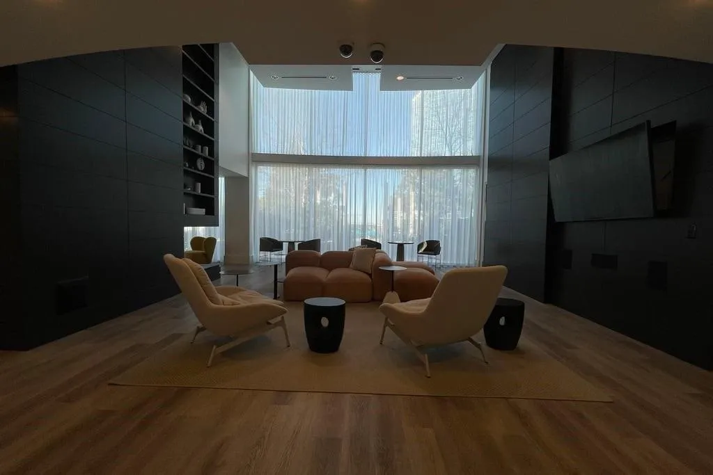 Building lobby with floor to ceiling windows
