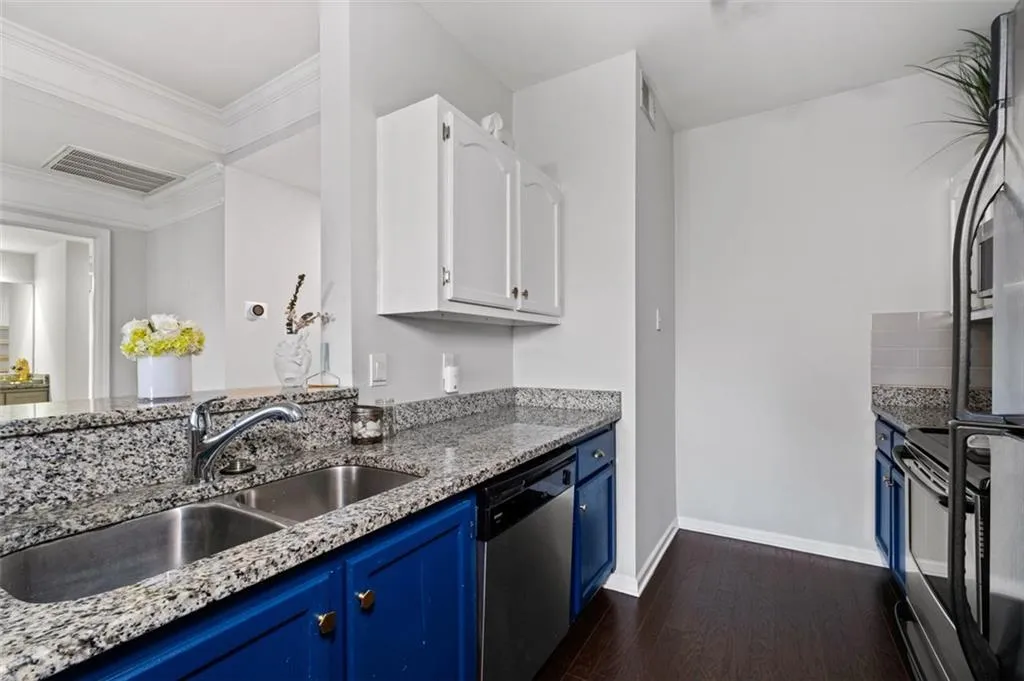 2700 Pine Tree Road Ne Unit 1211, Atlanta, Georgia 30324, 1 Bedroom Bedrooms, ,1 BathroomBathrooms,Residential,For Sale,2700 Pine Tree Road Ne Unit 1211,7543191
