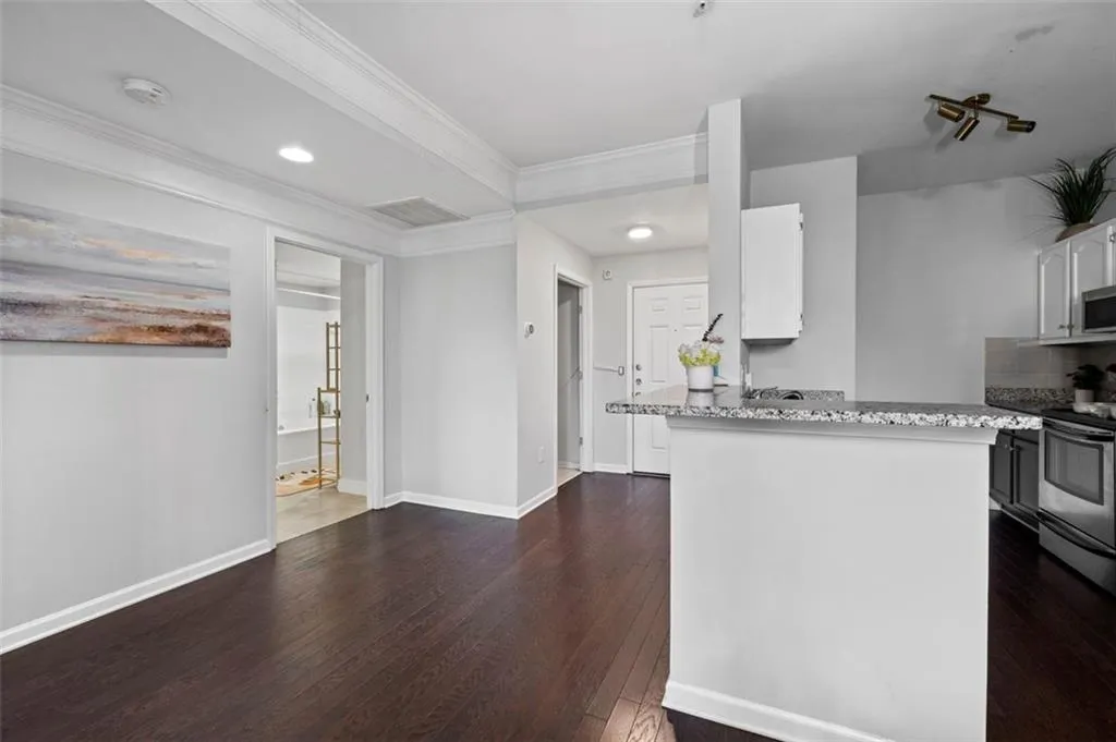 2700 Pine Tree Road Ne Unit 1211, Atlanta, Georgia 30324, 1 Bedroom Bedrooms, ,1 BathroomBathrooms,Residential,For Sale,2700 Pine Tree Road Ne Unit 1211,7543191