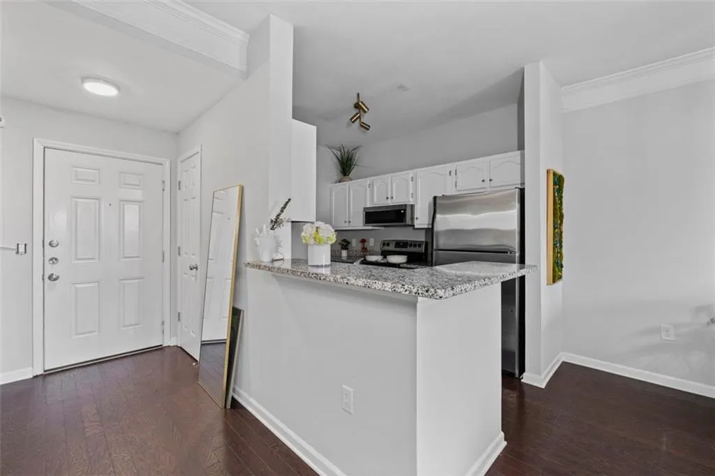 2700 Pine Tree Road Ne Unit 1211, Atlanta, Georgia 30324, 1 Bedroom Bedrooms, ,1 BathroomBathrooms,Residential,For Sale,2700 Pine Tree Road Ne Unit 1211,7543191