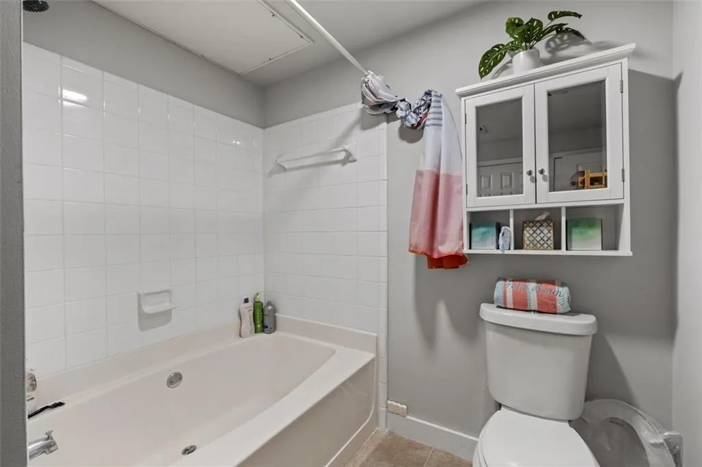2700 Pine Tree Road Ne Unit 1211, Atlanta, Georgia 30324, 1 Bedroom Bedrooms, ,1 BathroomBathrooms,Residential,For Sale,2700 Pine Tree Road Ne Unit 1211,7543191