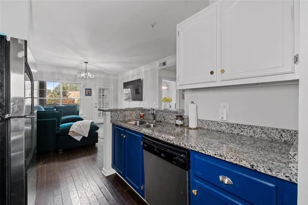 2700 Pine Tree Road Ne Unit 1211, Atlanta, Georgia 30324, 1 Bedroom Bedrooms, ,1 BathroomBathrooms,Residential,For Sale,2700 Pine Tree Road Ne Unit 1211,7543191