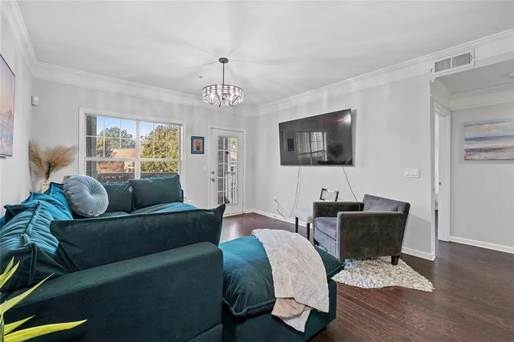 2700 Pine Tree Road Ne Unit 1211, Atlanta, Georgia 30324, 1 Bedroom Bedrooms, ,1 BathroomBathrooms,Residential,For Sale,2700 Pine Tree Road Ne Unit 1211,7543191