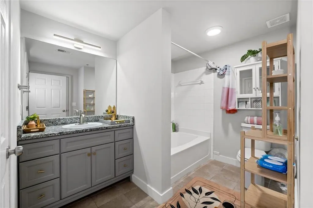 2700 Pine Tree Road Ne Unit 1211, Atlanta, Georgia 30324, 1 Bedroom Bedrooms, ,1 BathroomBathrooms,Residential,For Sale,2700 Pine Tree Road Ne Unit 1211,7543191