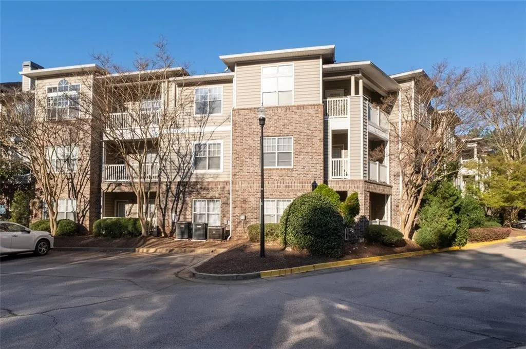 2700 Pine Tree Road Ne Unit 1211, Atlanta, Georgia 30324, 1 Bedroom Bedrooms, ,1 BathroomBathrooms,Residential,For Sale,2700 Pine Tree Road Ne Unit 1211,7543191