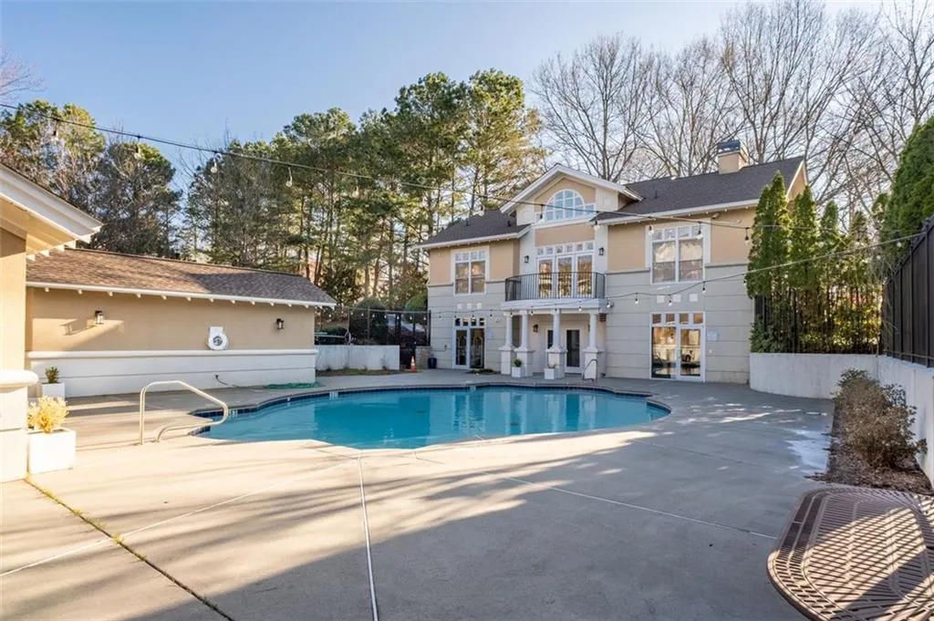 2700 Pine Tree Road Ne Unit 1211, Atlanta, Georgia 30324, 1 Bedroom Bedrooms, ,1 BathroomBathrooms,Residential,For Sale,2700 Pine Tree Road Ne Unit 1211,7543191
