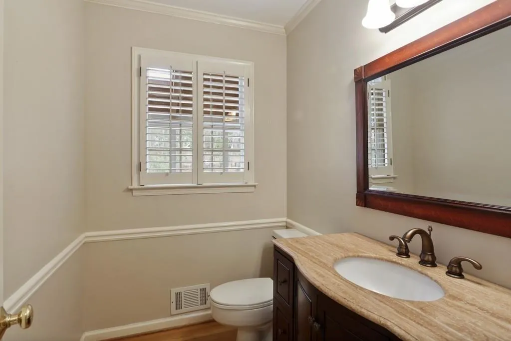 6915 Hunters Knoll, Sandy Springs, Georgia 30328, 4 Bedrooms Bedrooms, ,3 BathroomsBathrooms,Residential,Sold,6915 Hunters Knoll,6623794