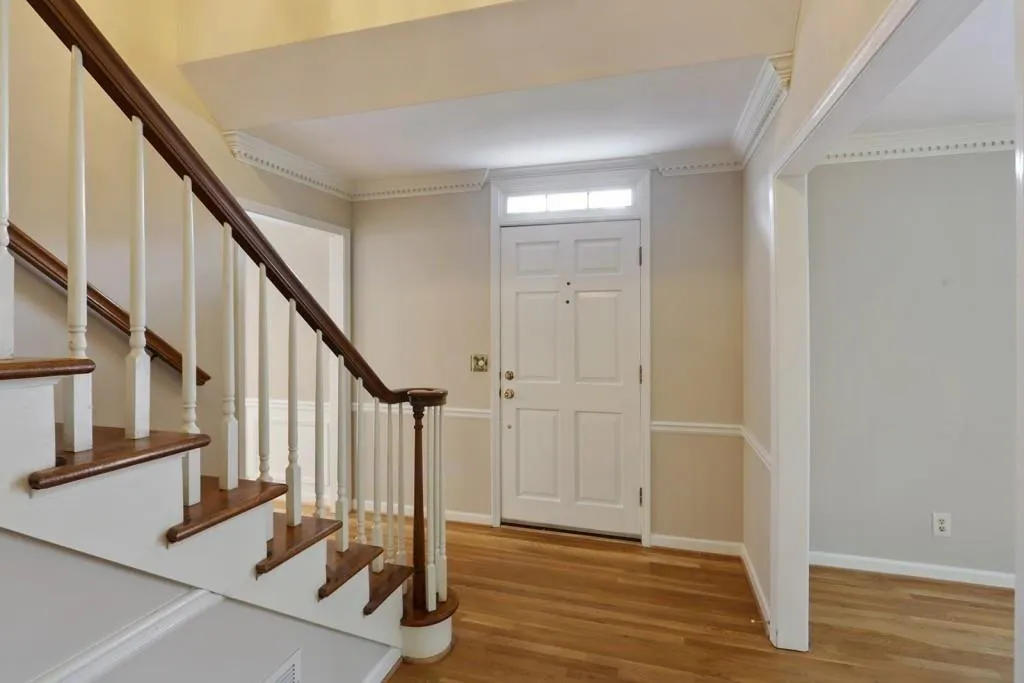 6915 Hunters Knoll, Sandy Springs, Georgia 30328, 4 Bedrooms Bedrooms, ,3 BathroomsBathrooms,Residential,Sold,6915 Hunters Knoll,6623794