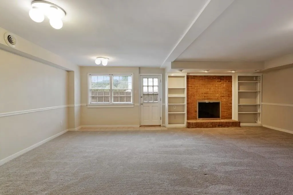6915 Hunters Knoll, Sandy Springs, Georgia 30328, 4 Bedrooms Bedrooms, ,3 BathroomsBathrooms,Residential,Sold,6915 Hunters Knoll,6623794