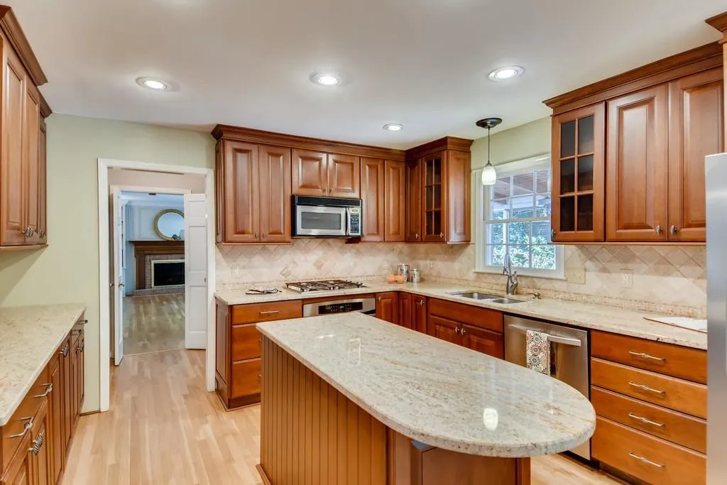 6915 Hunters Knoll, Sandy Springs, Georgia 30328, 4 Bedrooms Bedrooms, ,3 BathroomsBathrooms,Residential,Sold,6915 Hunters Knoll,6623794