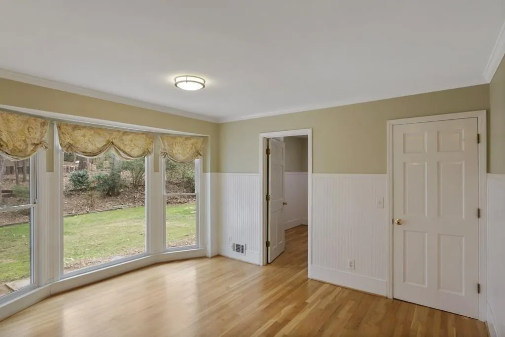 6915 Hunters Knoll, Sandy Springs, Georgia 30328, 4 Bedrooms Bedrooms, ,3 BathroomsBathrooms,Residential,Sold,6915 Hunters Knoll,6623794