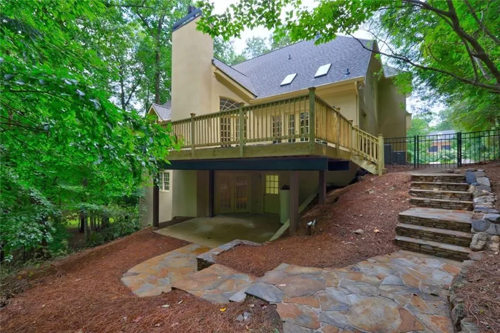 2940 Coles Way, Sandy Springs, Georgia 30350, 6 Bedrooms Bedrooms, ,4 BathroomsBathrooms,Residential,Sold,2940 Coles Way,7087343