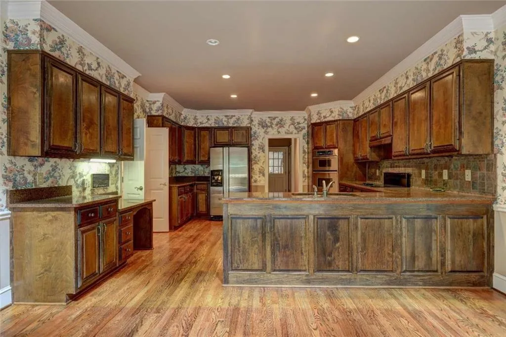 2940 Coles Way, Sandy Springs, Georgia 30350, 6 Bedrooms Bedrooms, ,4 BathroomsBathrooms,Residential,Sold,2940 Coles Way,7087343