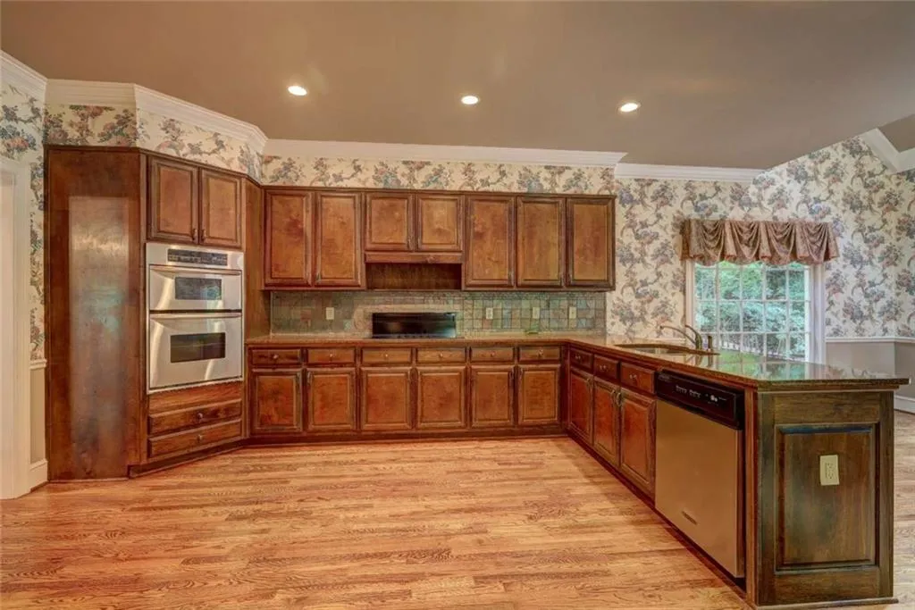 2940 Coles Way, Sandy Springs, Georgia 30350, 6 Bedrooms Bedrooms, ,4 BathroomsBathrooms,Residential,Sold,2940 Coles Way,7087343