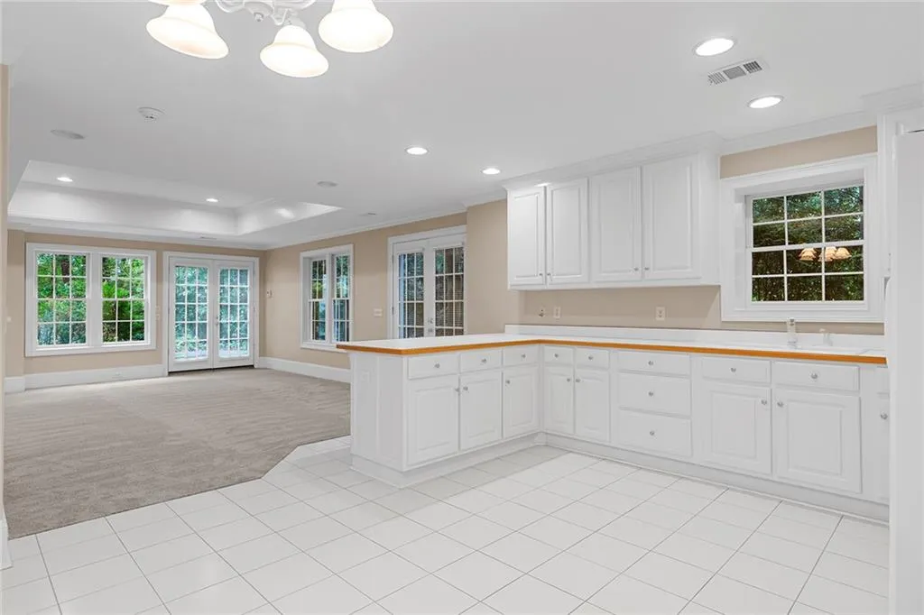 5760 Powers Ferry Road, Sandy Springs, Georgia 30327, 5 Bedrooms Bedrooms, ,4 BathroomsBathrooms,Residential,Sold,5760 Powers Ferry Road,7110893
