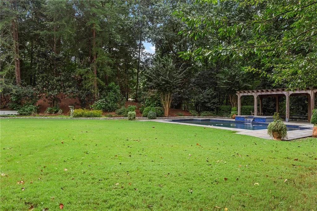 5760 Powers Ferry Road, Sandy Springs, Georgia 30327, 5 Bedrooms Bedrooms, ,4 BathroomsBathrooms,Residential,Sold,5760 Powers Ferry Road,7110893