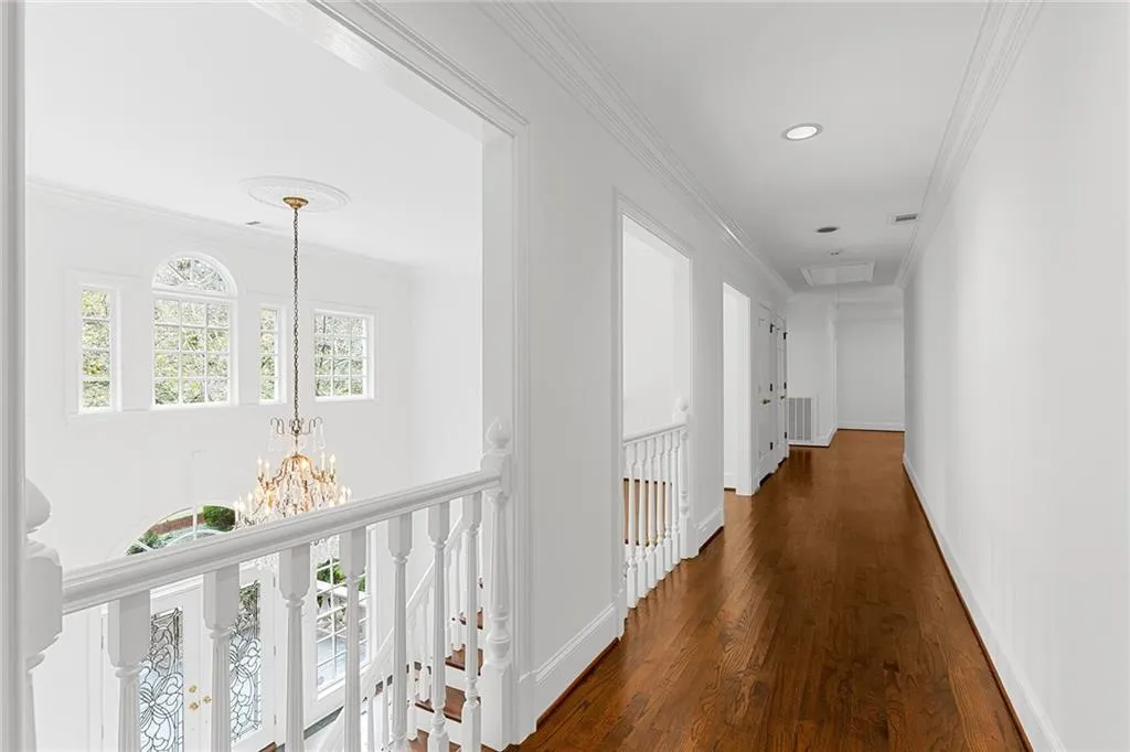 5760 Powers Ferry Road, Sandy Springs, Georgia 30327, 5 Bedrooms Bedrooms, ,4 BathroomsBathrooms,Residential,Sold,5760 Powers Ferry Road,7110893